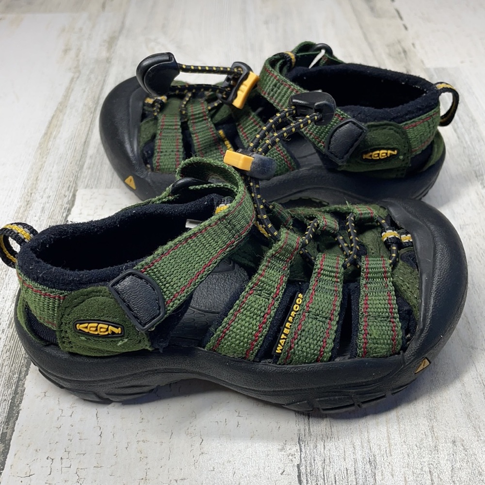 KIDS KEEN SANDALS SIZE 10 NEWPORT H2 WATERPROOF GREEN LITTLE BOYS 16.5 C…